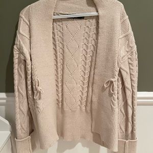 *NEVER WORN* Cream cable-knit sweater